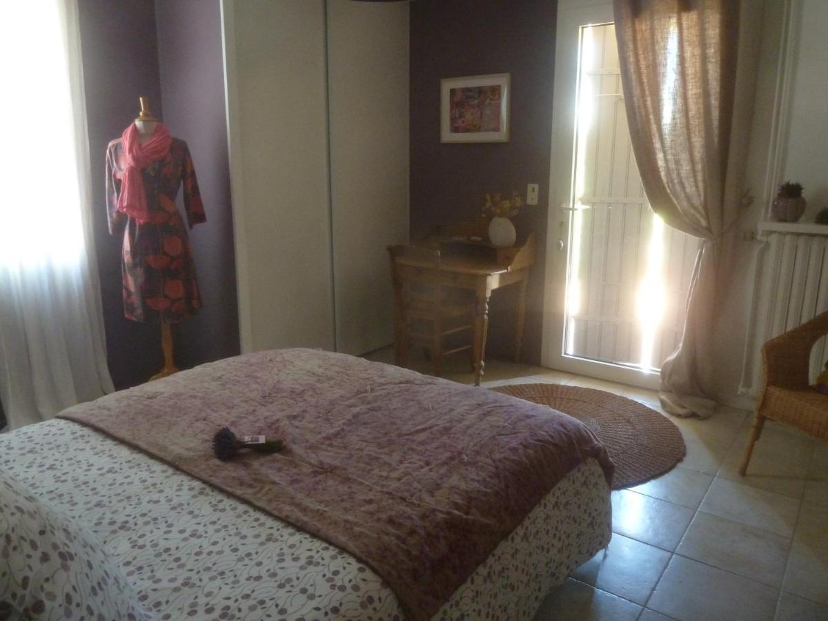 Une Ronce Sous Le Figuier Rousset-les-Vignes Εξωτερικό φωτογραφία